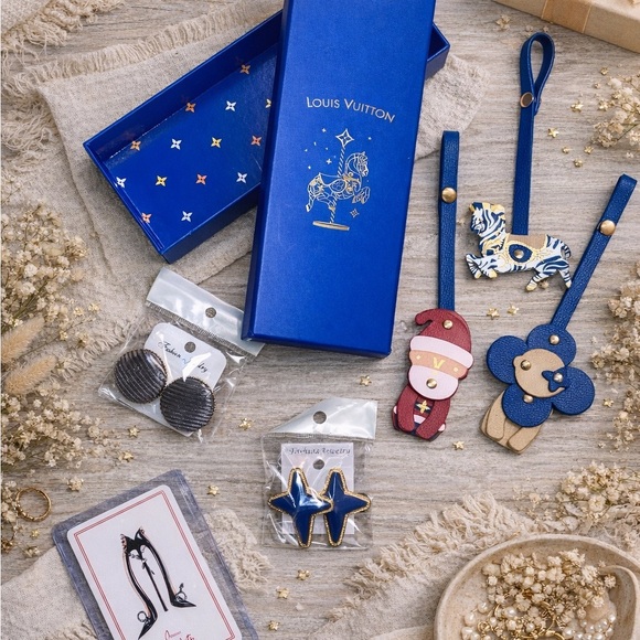 Louis Vuitton Other - 💙 6FER Louis Vuitton Blue Accessory Collection